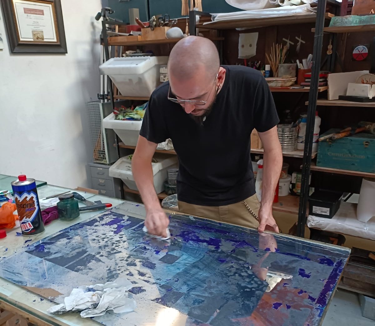 PersoDoubleM's tweet photo. I'm working on a project for @CadelboscoITA, with @_evelynfanchi. 
The work will be presented in September, a project that combines analysis of the territory, video, technology &amp; older processing techniques.
#cadelbosco #textures #art #collector #techique #zinc #contemporaryart https://t.co/HH48uvrPON