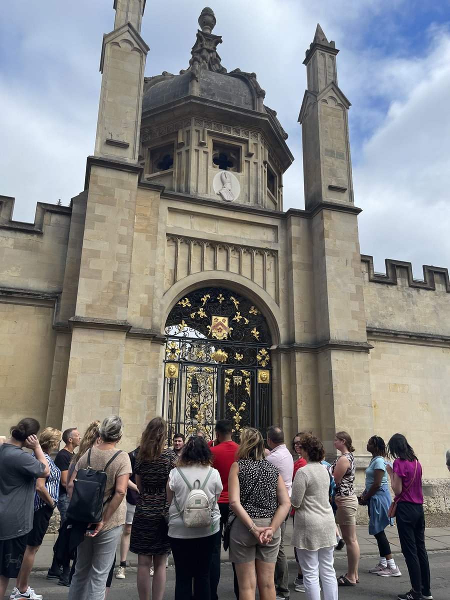 Adelle_Schade's tweet photo. This is our classroom right now-  #berkscounty educators- University of Oxford, UK #TotalExperienceLearning #MindsofSRI #albrightcollege #albrightabroad #albrightatoxford  @AlbrightCollege @AlbrightSRI @PADeptofEd https://t.co/T7r5RKCs4E