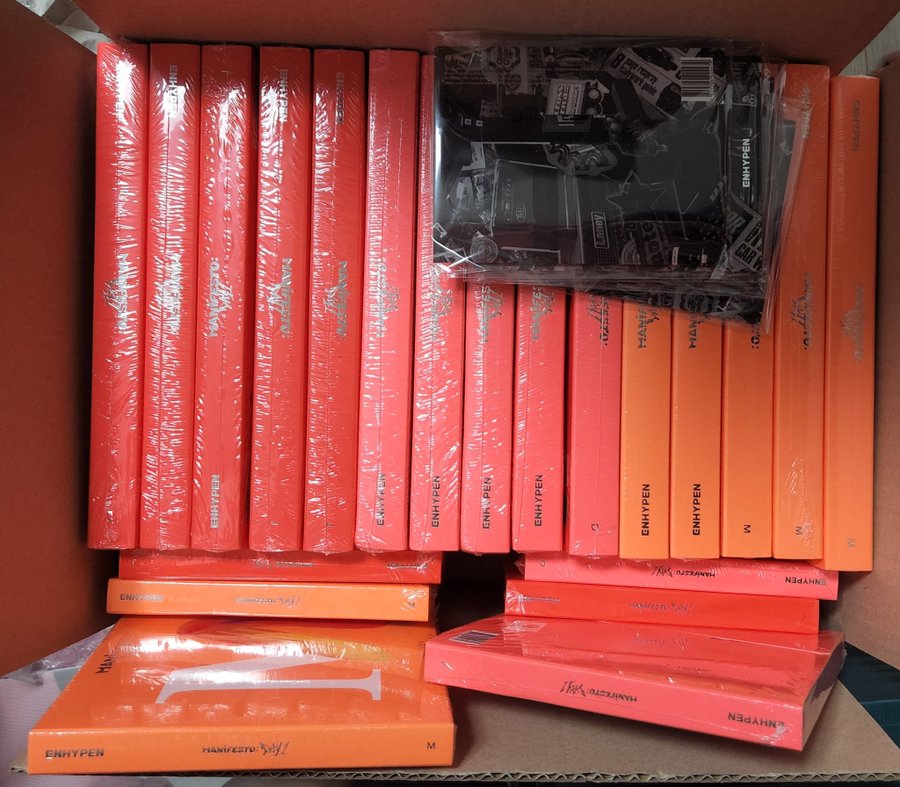 RANDOM SEALED ALBUM GIVEAWAY 🥳

- like &amp; rt
- follow me <a href="/AMORE_PARADISE/">AMORE PARADISE</a> 🔔 + like &amp; rt my 📌 (show proofs)
- 2 winners

ENDS: abangan nyo na lang
🇵🇭 only