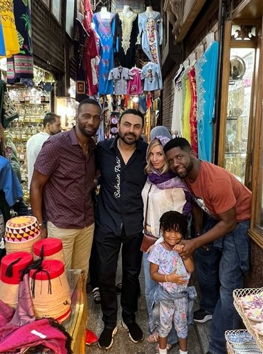 BeirutcomMag's tweet image. محمد كريم يصطحب فريق A Day to Die لزيارة الأهرامات beirutcom.net/268452 

via @BeirutcomMag @mokarimstar #MOHAMED_KARIM #محمد_كريم #Mohamedkarim