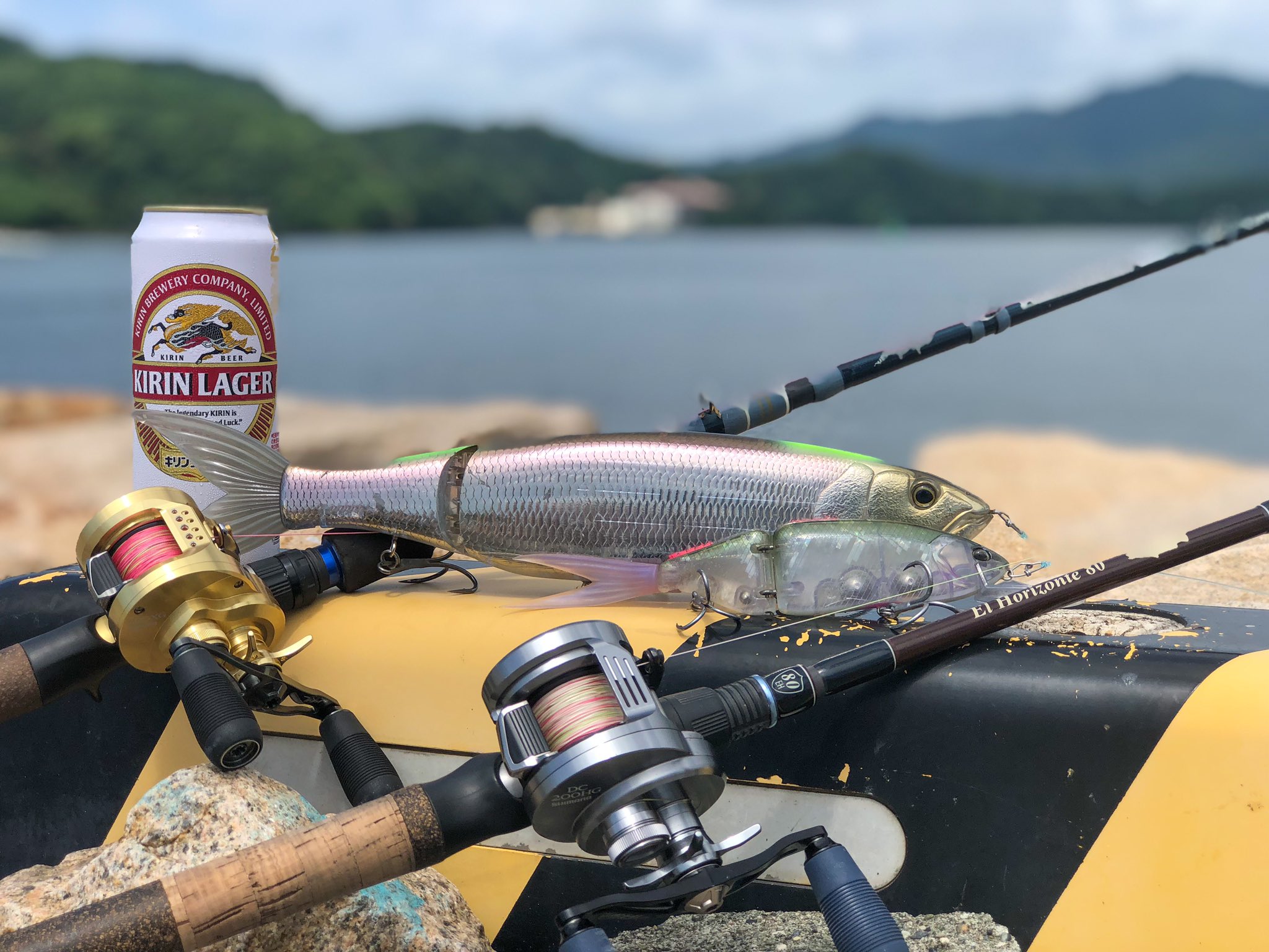 足立貴志 いつまでも仲良く楽しくアカメ釣りが出来ます様に 恒例のタナベさんに少し早いお盆のご挨拶 梅雨入りしたかに思えた高知県ですがようやく晴れ間が覗いてきました 暑い日が続きますので 熱中症や冷たいドリンクの飲み過ぎには十分ご注意