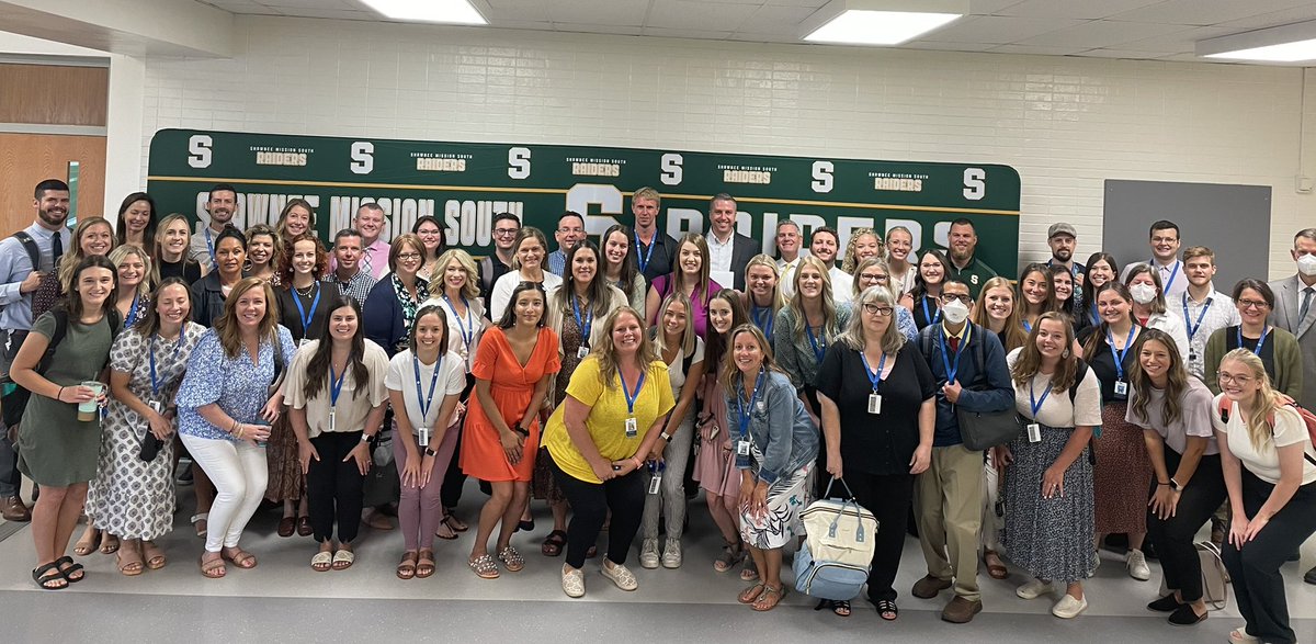 #TeamSOUTH SQUAD!!! Excited to welcome all these ROCKSTAR new teachers in the South area! <a href="/Rosehill512/">Rosehill Elementary</a> <a href="/DiemerEagles/">Diemer Eagles SMSD</a> <a href="/BrookridgeSMSD/">BrookridgeElementarySMSD</a> @FrickKevinfrick <a href="/trailwoodsmsd/">Trailwood Elementary</a> <a href="/OPC512/">Huskies</a> <a href="/IwmsPta/">IWMS PTA</a> 
#RaiderPride🔰#CultureWins