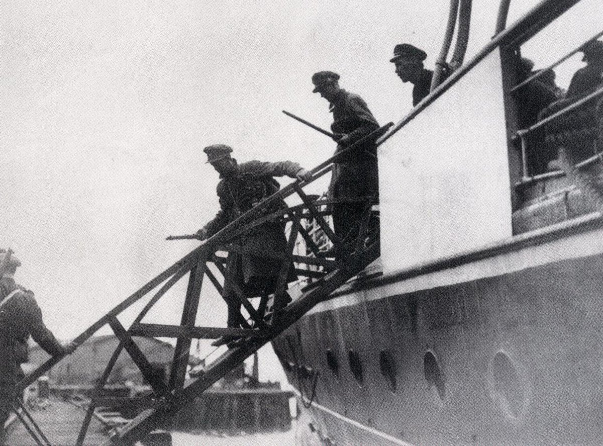 CivilWarInKerry's tweet photo. On this day: 2 August 1922

A party of 450 Free State army soldiers landed at Fenit pier on board the Lady Wicklow. 

Under the command of Major General Paddy O'Daly, they took control of Tralee a few hours later 

#CivilWar #CivilWar100 https://t.co/jeD5ZZ9d3U