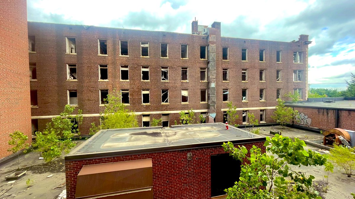 KevinBrusca's tweet photo. Abandoned retirement home - St. Louis, MO
#urbex #urbandecay #stl #abandoned https://t.co/AZg5PfMzgf