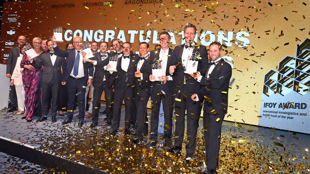 VDMAonline's tweet image. The new round of applications is starting and the @IFOY_AWARD is once again looking for the best new #intralogistics solutions. Where and how to apply is explained here: vdma.org/viewer/-/v2art….
#ifoyaward #ifoy #vdma #logistics #intralogistics #robotics