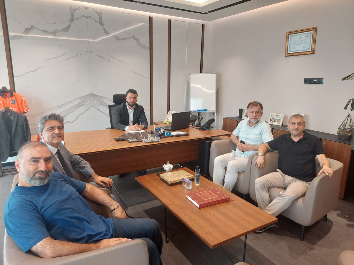 MÜYADER adına, başkanımız Ali Oktay ile üyelerimiz Hakan Aykut, Selim Sırrı Kaya ve Hüseyin Ay, Başakşehir Belediye Başkan Yardımcısı Ömer Faruk Ay'ı ziyaret etti. Ziyarette projeler ve beklentiler hakkında görüş alışverişinde bulunuldu.
...
<a href="/omrfarukay/">Ömer Faruk AY</a> <a href="/AliOktay1997/">Ali Oktay</a> <a href="/khanaykut/">Hakan Aykut</a>