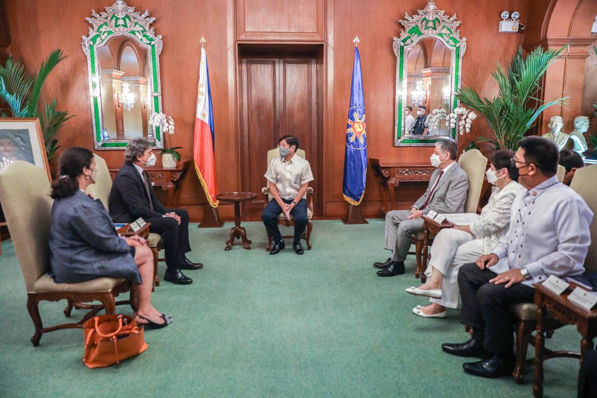 bongbongmarcos's tweet photo. I thank H.E. Jorge Moragas for his exemplary work as the Spanish ambassador to the Philippines. His contribution to the continuing relationship between Spain and the Philippines will always be regarded.

Our grateful nation wishes him all the best in his new endeavors! https://t.co/QiCVV8YhZQ