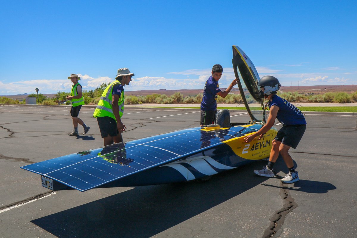 UMSolarCarTeam's tweet photo. What a long but beautiful day! Aevum drove 400 miles along the national forests and deserts of New Mexico and Arizona.

Well equipped to deal with monsoon season, the team made good progress on the road. We were even greeted by rainbows and the lovely sunset.

#MichiganSunRun https://t.co/gT2RN0PkHr