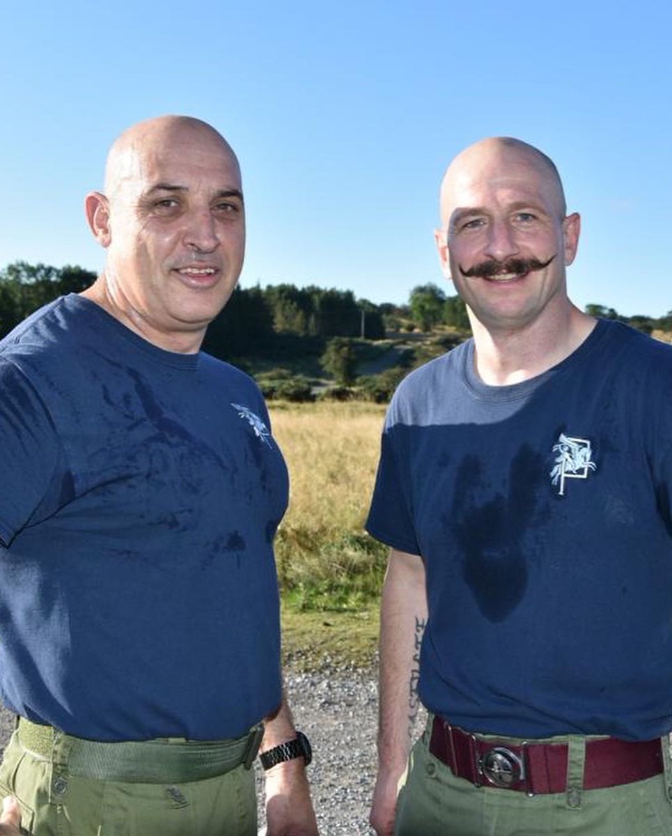 Foxy2Para's tweet image. Changing of the Gate Keeper. 

OC P has left his 3rd tour of P Coy, SI in 02, CSM in 08 and OC in 20. During that time he has been part of or issued 1759 Maroon Berets 👏🏼👏🏼👏🏼 

We wish @StevenRayner871 all the very best in his new role @4PARAREG