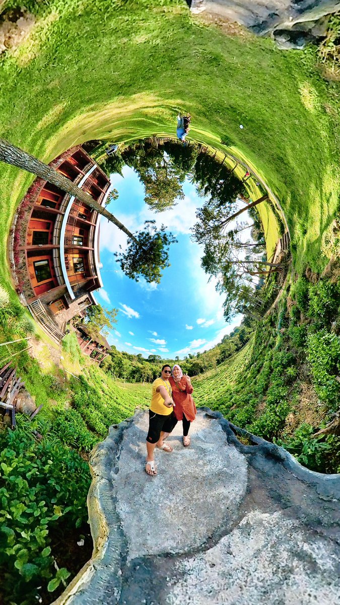 AsmoboyChannel's tweet photo. Keindahan Kebun Teh Lawang. https://t.co/ejcKVzNxOn