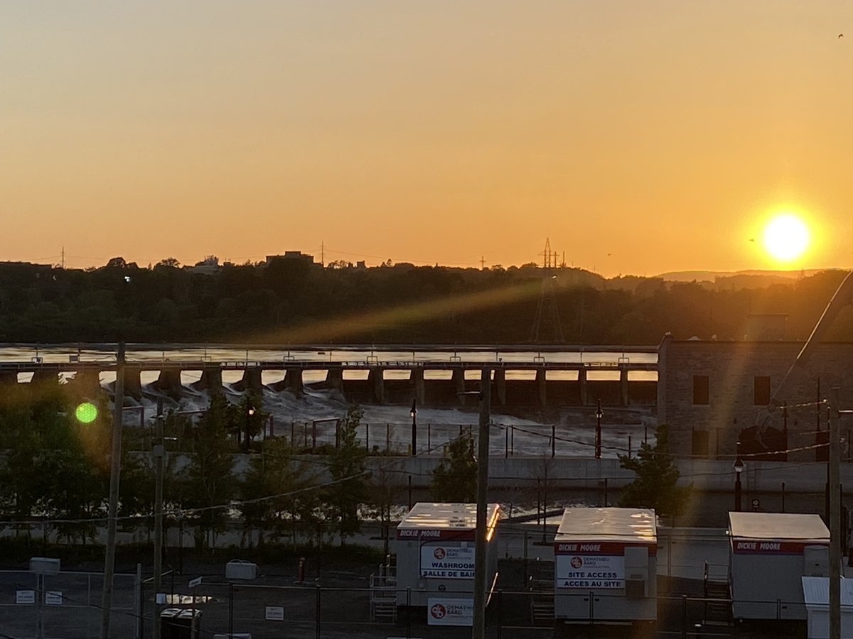 NancyBensonOtt's tweet image. LIVE ON THE WATER! 
320 Miwate Pvt #402 Ottawa
2 BED 1 BATH $2,600/mth FOR RENT
View the Ottawa River &amp;amp; Gatineau Hills
613-747-4747
nancybenson.com/properties/320…
#openconcept #waterview #inunitlaundry
#freemonthsrent #waterfrontview