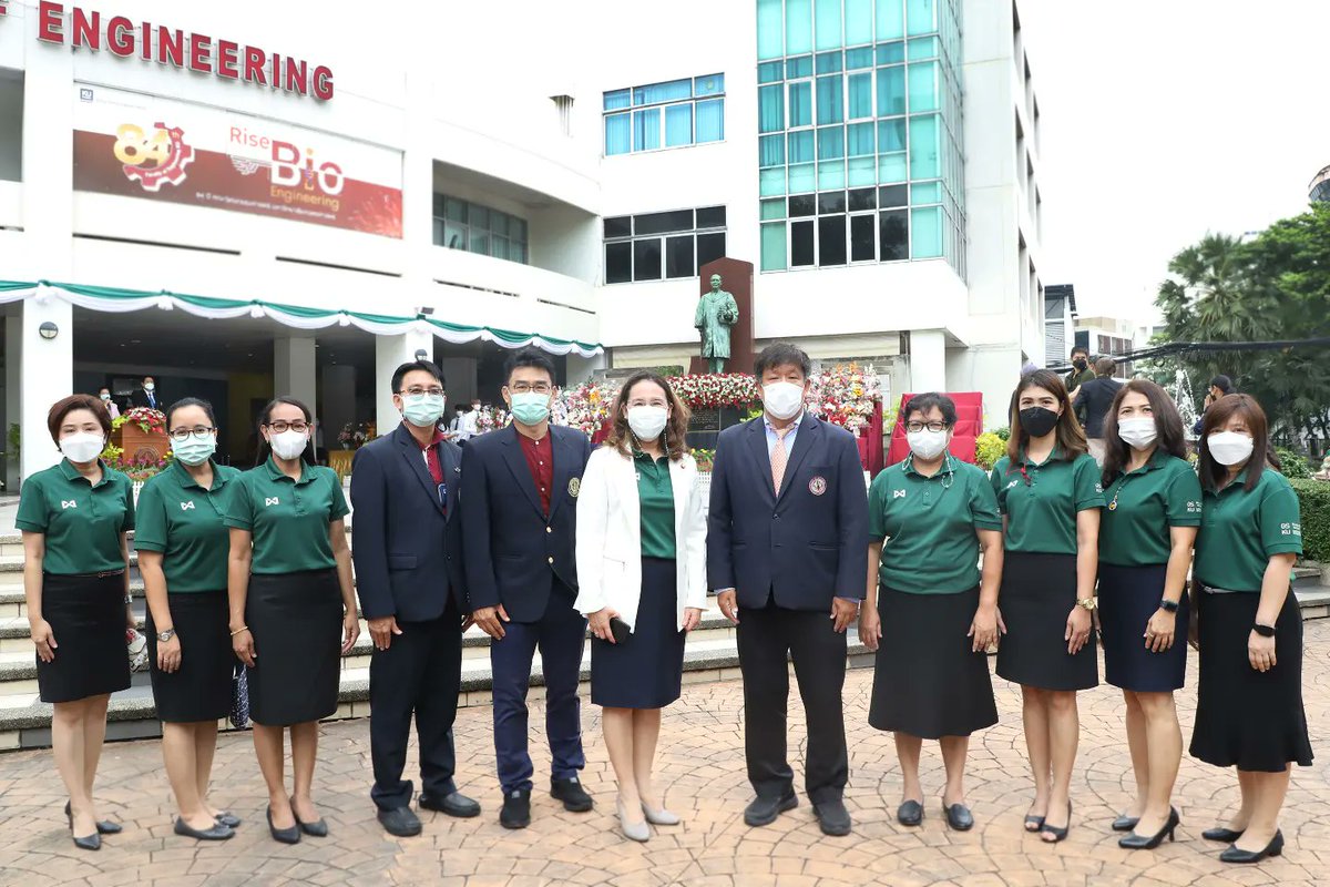 Grad_KU's tweet photo. รศ. ดร.ศรีจิตรา เจริญลาภนพรัตน์ คณบดีบัณฑิตวิทยาลัย พร้อมด้วยบุคลากรบัณฑิตวิทยาลัย ร่วมพิธีวางแจกันรูปเหมือน ม.ล.ชูชาติ กำภู ผู้ก่อตั้งคณะวิศวกรรมศาสตร์ ในโอกาสวันสถาปนาคณะวิศวกรรมศาสตร์ ครบรอบ 84 ปี เมื่อวันที่ 1 ส.ค. 2565 ณ อาคารชูชาติ กำภู
#GradKU #kasetsart #GradPlus https://t.co/K0GUEVv3Rf