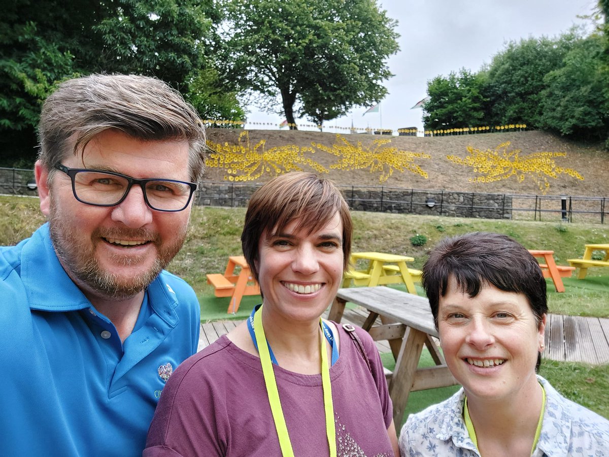 CityHospice's tweet photo. A big thank you to Judith, Tom, Bryony &amp; Sue from @AdmiralUK, Cardiff for coming along and supporting our Forever Flowers today!🌻 

A shame the weather wasn’t on our side but hope you enjoyed your day💚 https://t.co/kpjS16QtWg