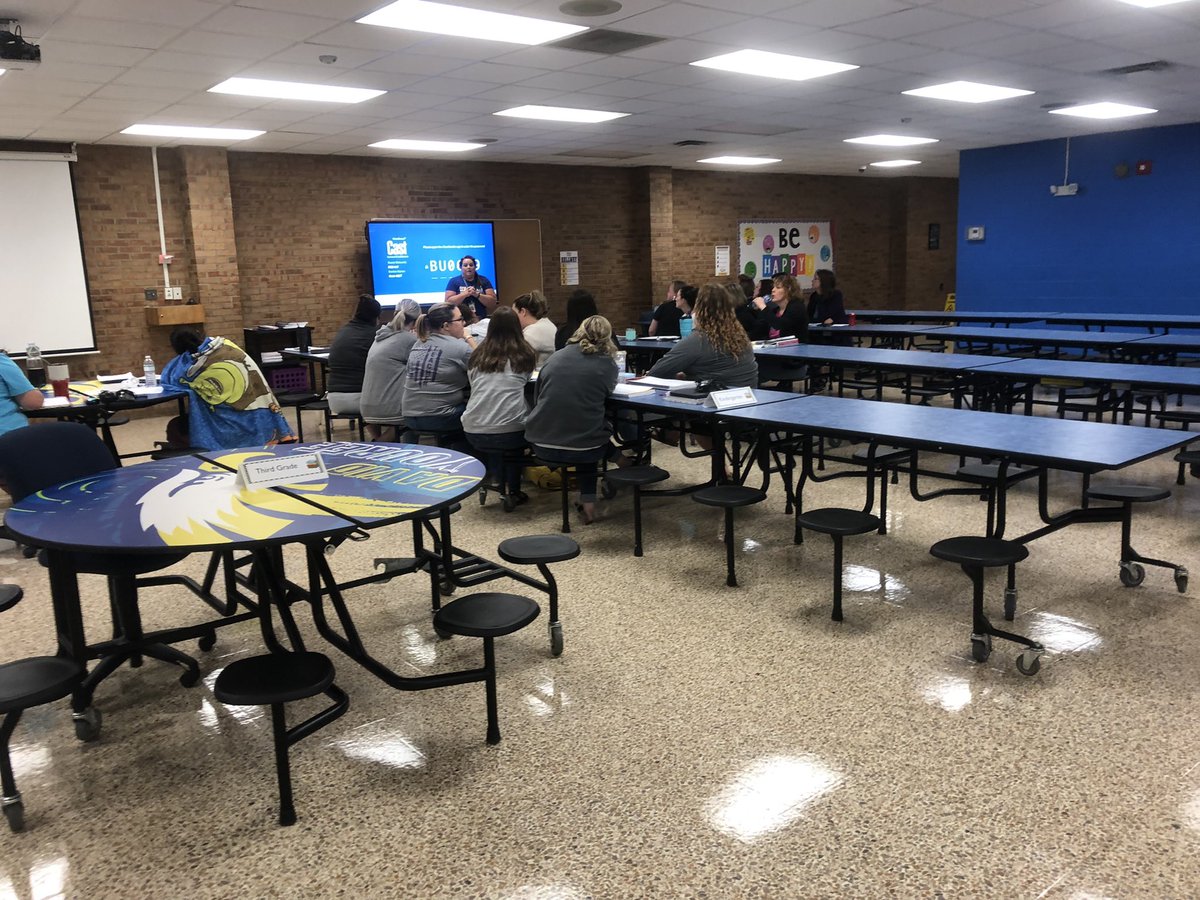 keweza's tweet photo. Rotating at @DavidYoureeElem.   DYE staff are learning about student data folders, heggerty/95% group, and how to help ELL learners in reading and RTI with Mr. Mullins https://t.co/4SJFl2m8bV
