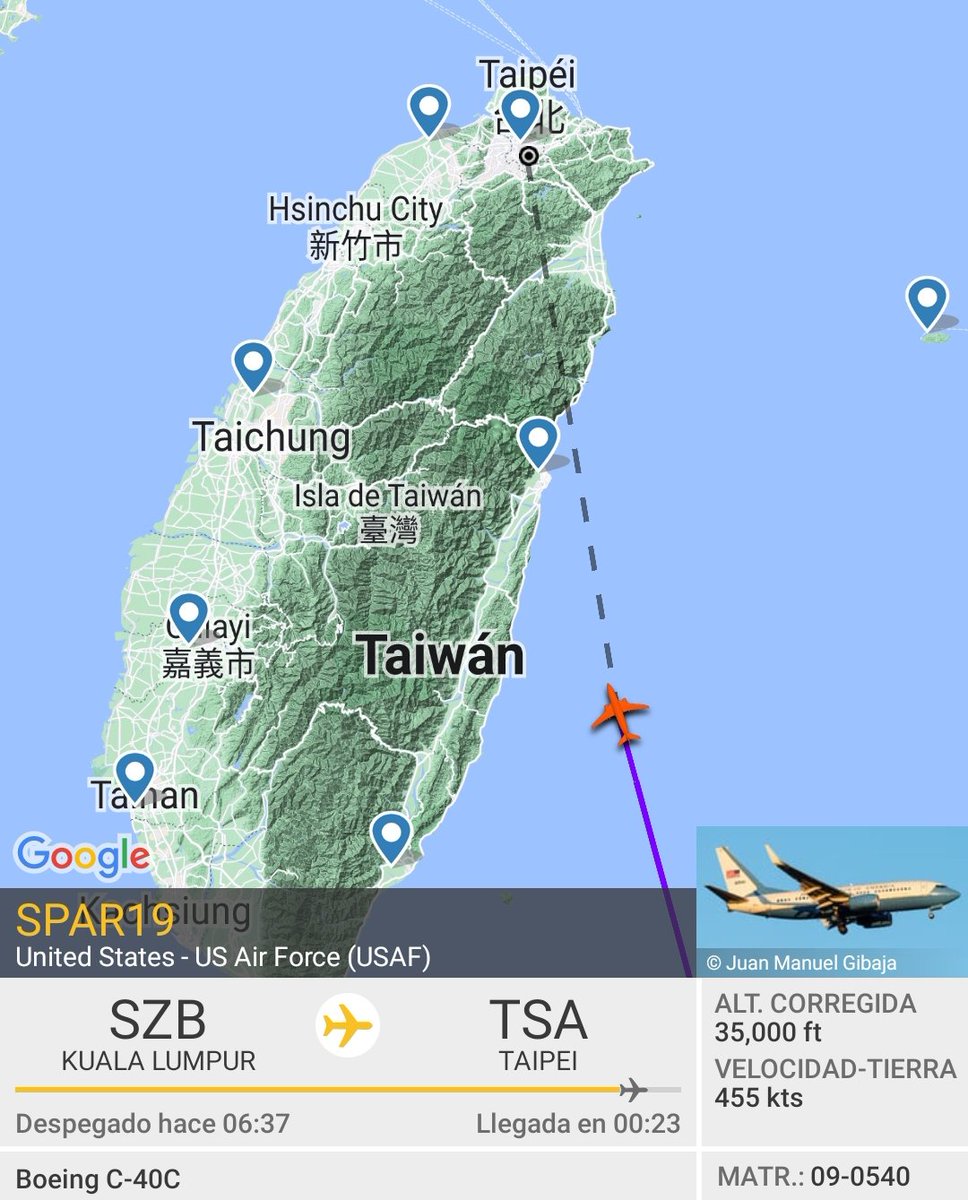 PeruAutoctono's tweet photo. El avión de Nancy Pelosi está intentando aterrizar en Taiwán, pero se ve que no ha disminuido la velocidad ni la altura, parece que hay problemas en el aire. https://t.co/0UlsnSOCnZ