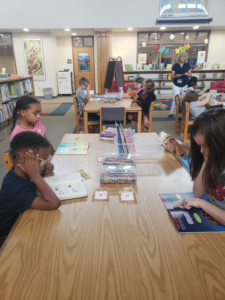 3rd grade Ss at <a href="/Lakeside_Lions/">Lakeside Elementary</a> are jumping right into reading during their library time! Welcome back! #WarrenReads #WarrenWill