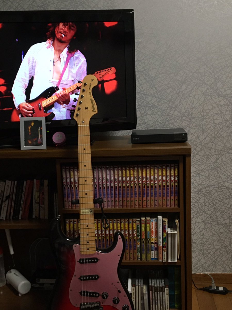 GRANDCROSSTOUR's tweet photo. #FerderCustomShop #ken #FERNANDES #ストラトキャスター #GalaxyRed #マスタービルダー もう買えませんが、Galaxy Redのマスタービルダー格好良いですねぇ🌟見た目はLD-115kkとほぼ一緒ですが。せめて、LD-115kkをkenちゃん仕様にカスタムできれば良かったんですが。コロナ禍で海外の工場が・・・・ https://t.co/7AN2THqDfs