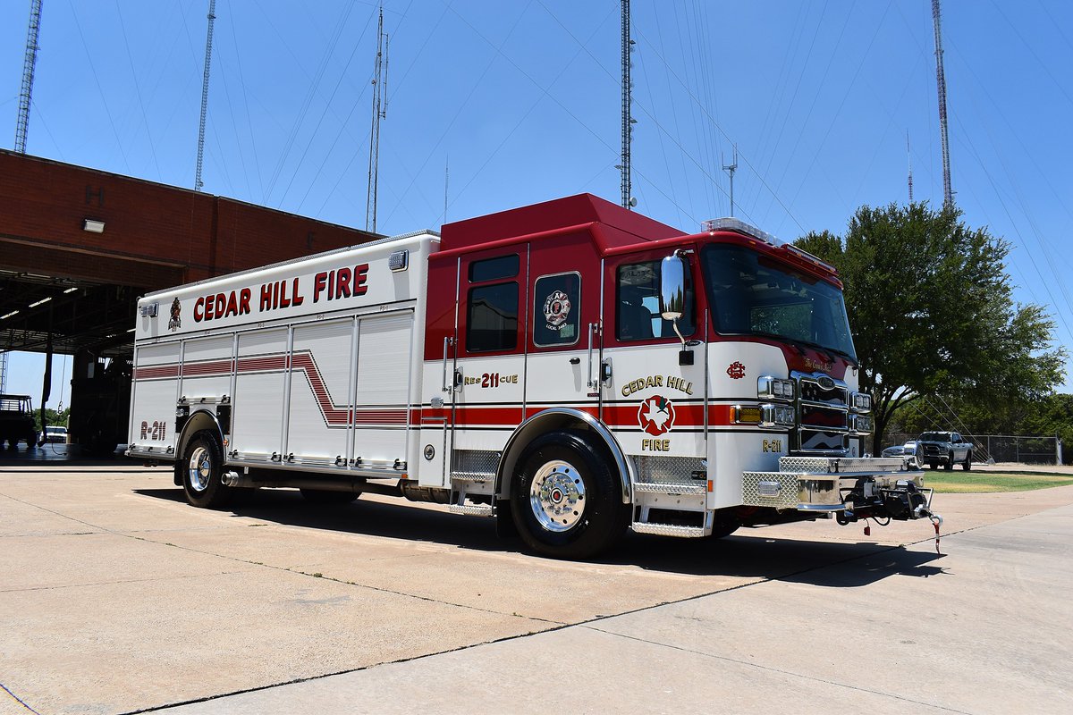 SiddonsMartin's tweet photo. The Cedar Hill FD has placed their new Rescue 211 into service! This Pierce Enforcer Heavy Duty Rescue serves a 100% Pierce fleet in the Dallas area. #PierceEnforcer Heavy #Rescue. https://t.co/GebBPFT43z