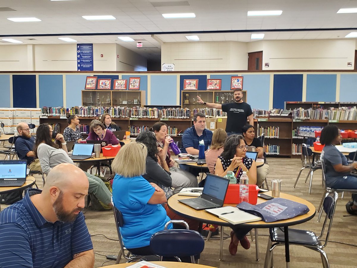 "Kids don't know how to read before we teach them how to think." <a href="/TransformWaco/">Transformation Waco</a> educators are already out here dropping gems in our <a href="/thinkLawUS/">thinkLaw</a> #TransformingCurriculum workshop! #TangibleEquity #LowFloorHighCeiling