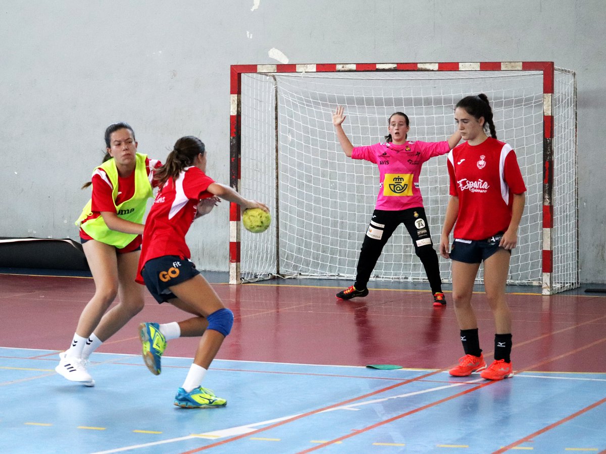 ✅Olalla Ocaña (<a href="/BMPozueloCva/">Club Balonmano Pozuelo de Cva.</a>), Alejandra Camarero (<a href="/CDBMAzuqueca/">CDBM Azuqueca</a>) y Emma Cano (@bmpMarianistas) convocadas en unas nuevas  𝑱𝒐𝒓𝒏𝒂𝒅𝒂𝒔 𝒅𝒆 𝑻𝒆𝒄𝒏𝒊𝒇𝒊𝒄𝒂𝒄𝒊𝒐́𝒏 𝑵𝒂𝒄𝒊𝒐𝒏𝒂𝒍 🖋️

🗓️ Entre el 29 de agosto y el 5 de septiembre se ejercitarán en el <a href="/CARSierraNevada/">CAR Sierra Nevada</a>