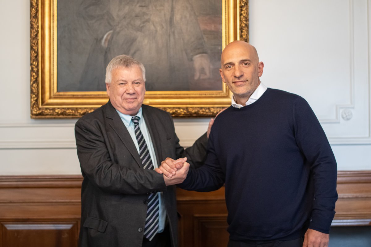 UBAonline's tweet photo. NUEVAS AUTORIDADES DE LA UBA📢

El Dr. Ricardo Gelpi asumió como nuevo rector de la UBA y Emiliano Yacobitti fue designado como el nuevo vicerrector de la universidad por el período 2022-2026. https://t.co/R9mJIJ9bD6