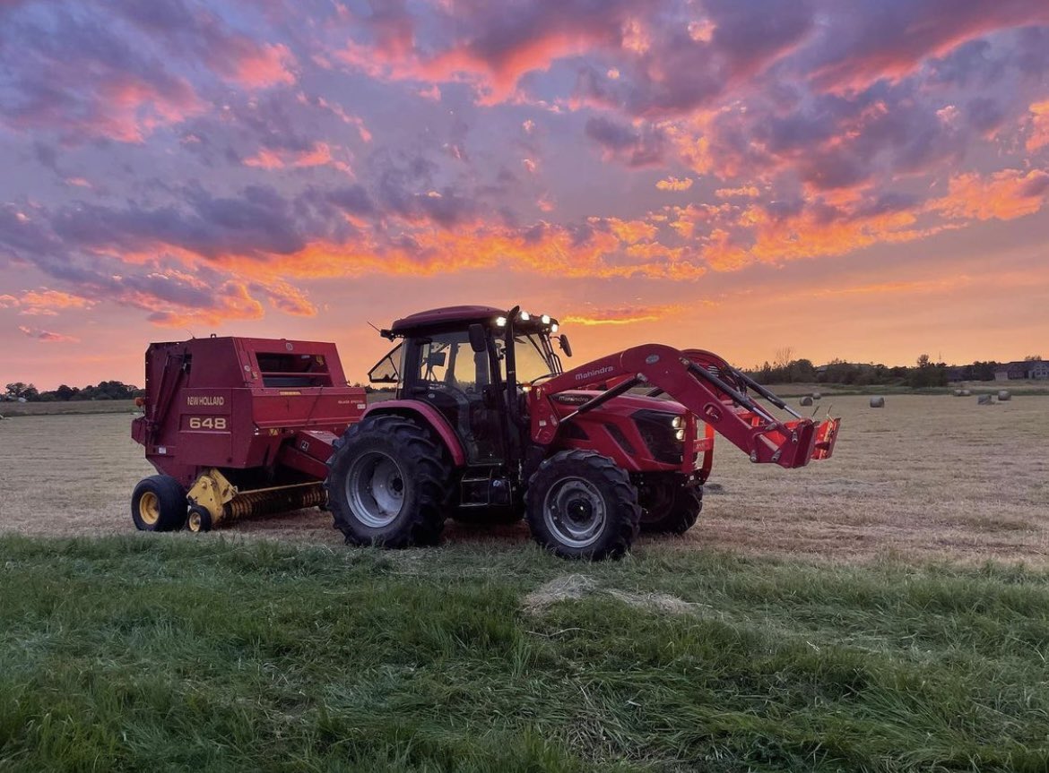 Mahindra_USA's tweet image. Summertime sunsets are the best 🙌🏽✨ #tractortuesday #summertimevibes
