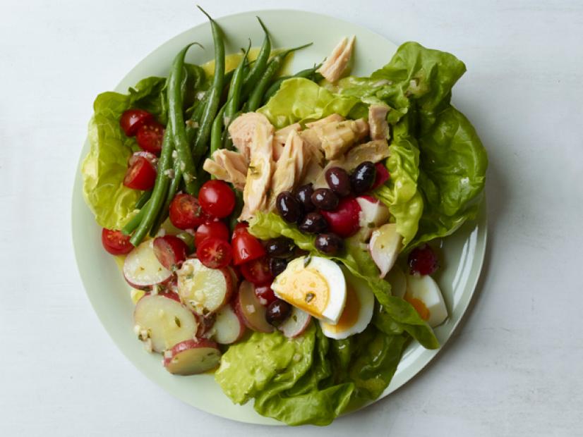 FoodNetwork's tweet photo. Nothing says French bistro quite like a Nicoise Salad: https://t.co/Sm8ExStJRt! ๐ #KitchenCrash https://t.co/3EtYfFlZ6R