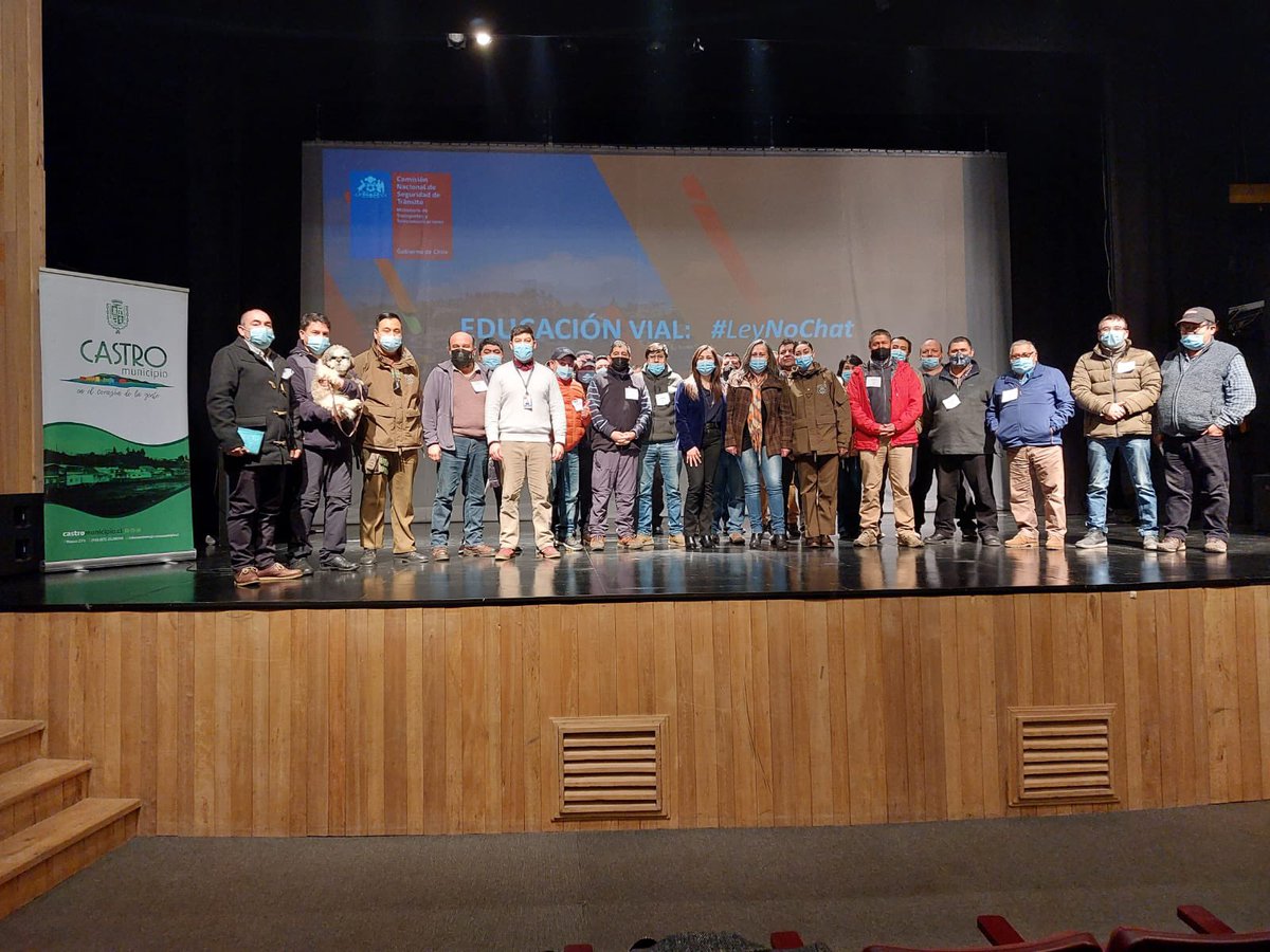 MTTLosLagos's tweet photo. AgendaMTT/📷Equipo de @conaset encabezó en #Castro junto a @CarabLosLagos y Dirección de Tránsito, una Charla de Seguridad Vial para conductores de taxis colectivos, fundamentales en el desplazamiento de vecinos y vecinas. Otro de nuestros  compromisos en la Mesa de Descongestión https://t.co/OiW7Fd3lF2