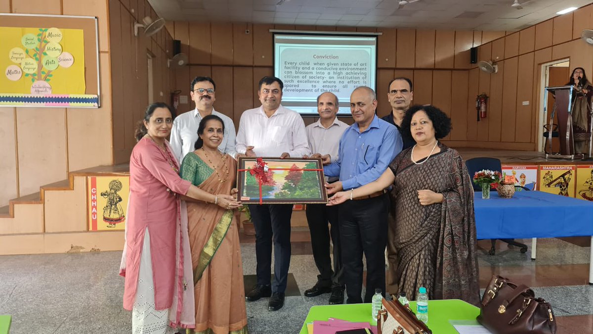 soekalkaji's tweet photo. Certificates of Appreciation were awarded to the teachers for their continuous efforts in recognition of @soekalkaji as "Best School of Excellence 2021" by Ms. Nirupma Abhyankar, DDE(SOE), in the presence of Heads of Schools of all SOEs.

@Dir_Education @shariqm1 https://t.co/pFC85GBaK5