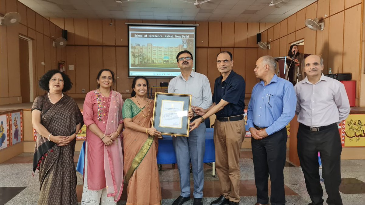 soekalkaji's tweet photo. Certificates of Appreciation were awarded to the teachers for their continuous efforts in recognition of @soekalkaji as "Best School of Excellence 2021" by Ms. Nirupma Abhyankar, DDE(SOE), in the presence of Heads of Schools of all SOEs.

@Dir_Education @shariqm1 https://t.co/pFC85GBaK5