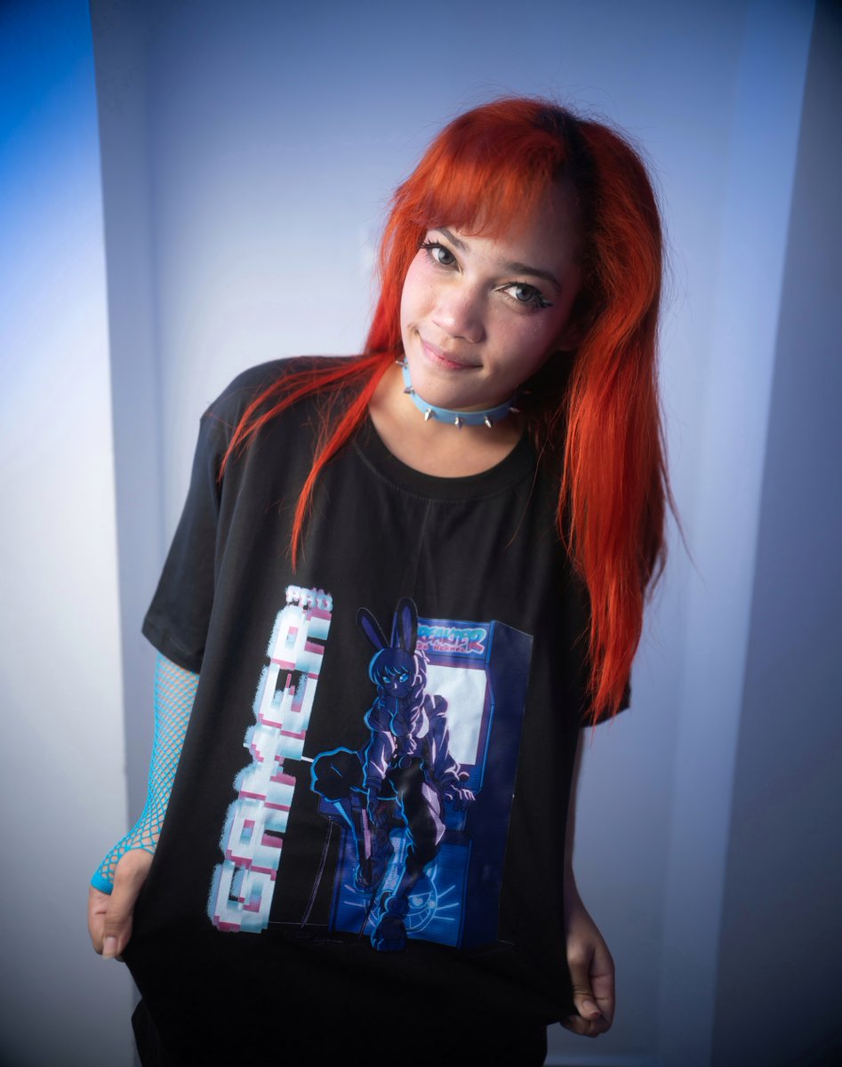 At the convention i almost sold all my tshirts, It made me very happy that the designs were liked a lot, now I want to do more xD
Thanks to <a href="/Amelyndesu1/">Amelyndesu</a> for helping me as a model to promote them.
Follow her, she is very cute and kind!