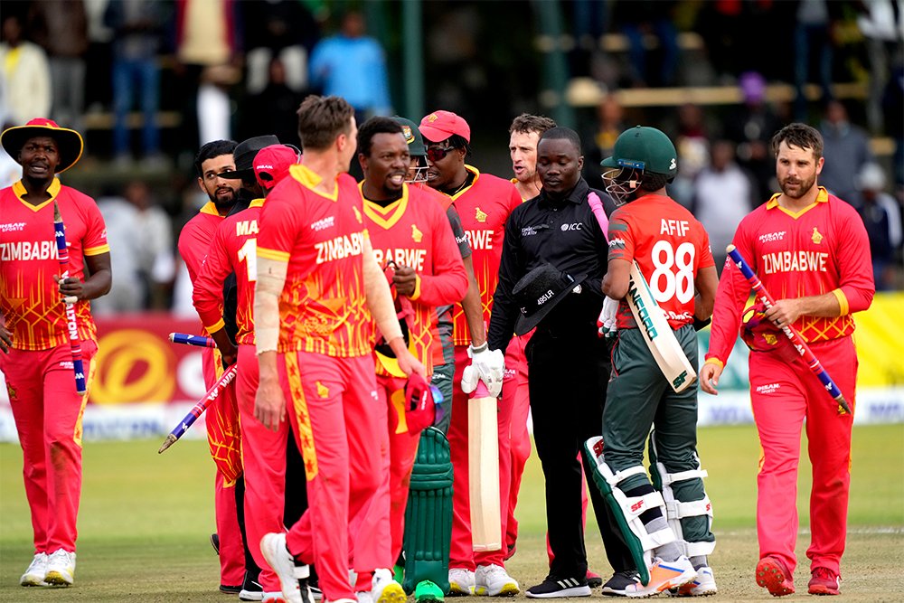 ZimCricketv's tweet photo. 🇿🇼 win by 1⃣0⃣ runs 💪

A sensational performance on the third and final T20I, 🇿🇼 win T20I series 2-1! 

#ZIMvBAN | #WaltonT20Series | #VisitZimbabwe https://t.co/9WpiPFclYR