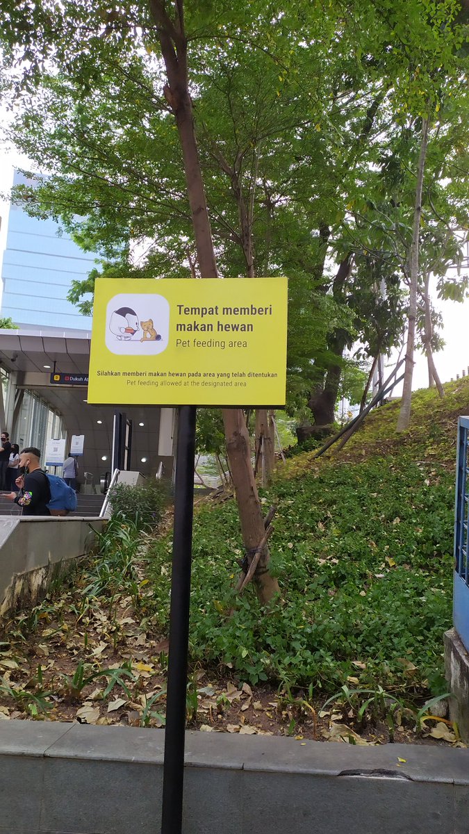 amasfsh's tweet image. Lucu bgt ini sign punya @mrtjakarta di depan stasiun dukuh atas, banyakin min sign kaya gini!!