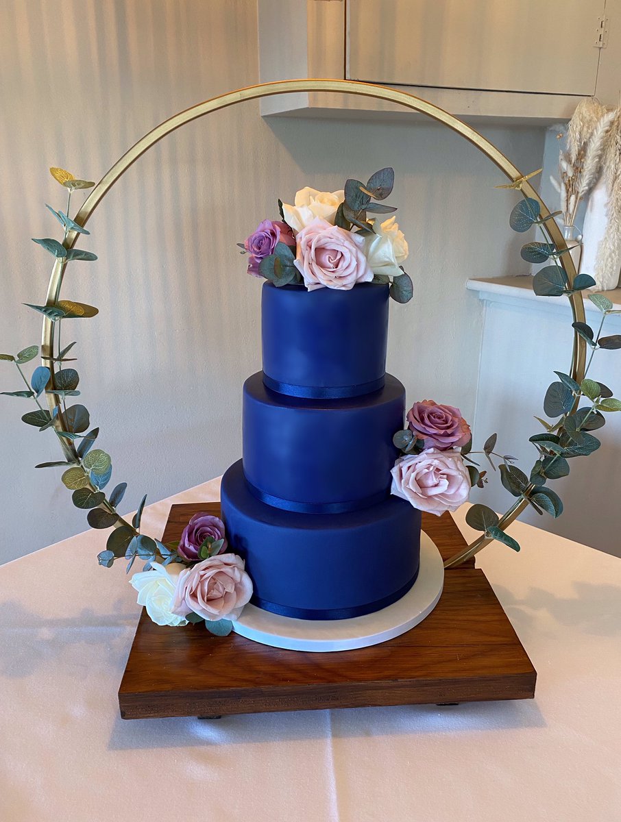 Prettiness from the weekend 😍🎂👰🏼🤵🏼‍♂️ #cornwallweddingcakes