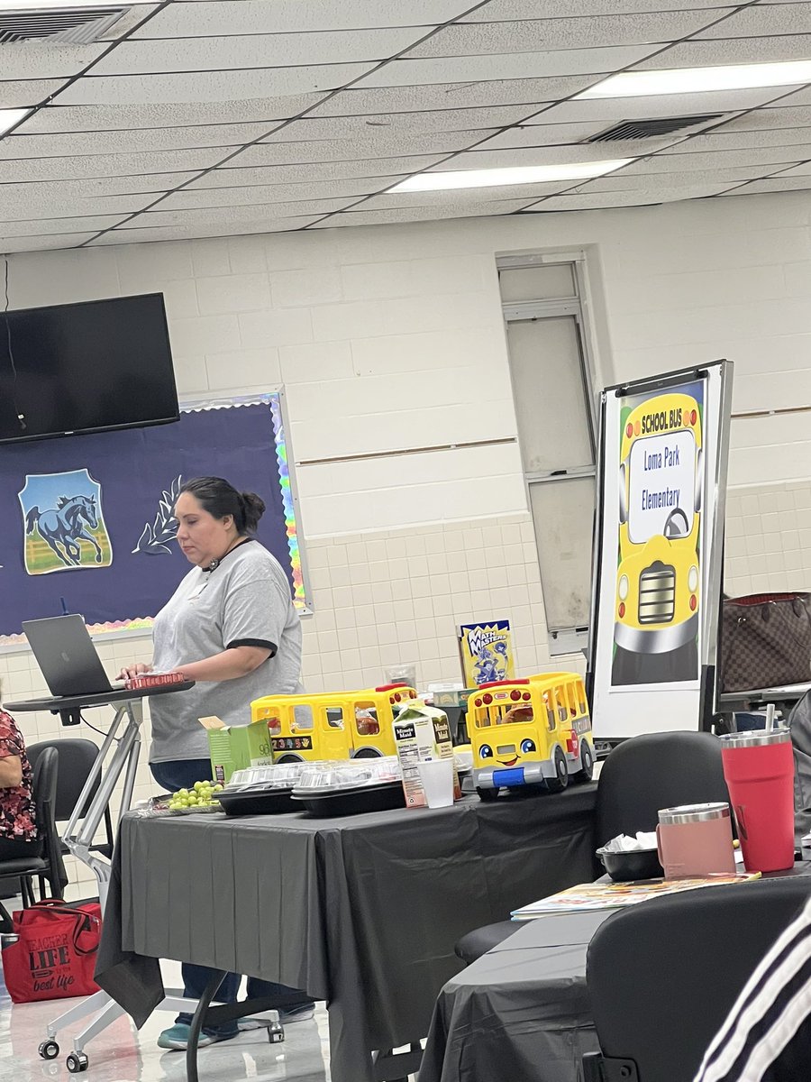 Guadalu74714705's tweet image. Mrs. Barrios is always working hard to keep everyone organized! #ExcelSheets #ListsListsLists Thank goodness for people like me! @LomaParkES @MrsCBarrios