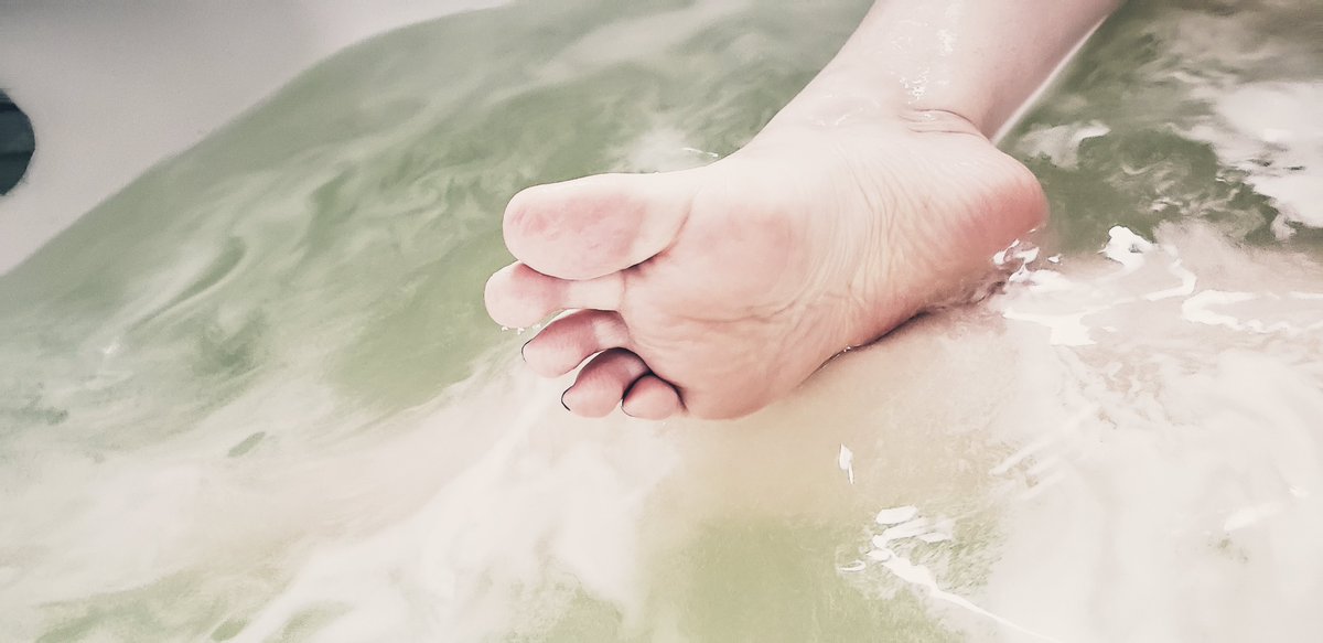KelliOnLine's tweet photo. Bath Tub Fun Video and Pics https://t.co/YUN6OzvS3p
#feetworship #feetpicsforsales #feetvideos #Feet #Foot #Barefeet #Soles #Toes #BathBomb #Bath #Sexy #modelsonlyfans #onlyfans #onlyfansgirl #onlyfanspromo #onlyfansbabe #KelliOnLine https://t.co/o1rDk6TwVa