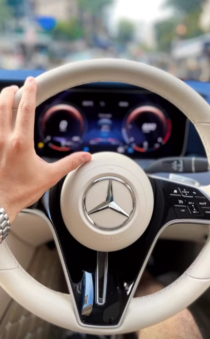 smarmy006's tweet photo. No Mercedes no Benz 
only his hands 🔥🥵
#SharadMalhotra https://t.co/rUqkT2ulkD