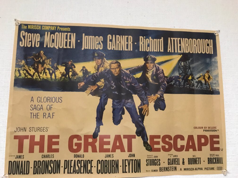 masa04088331's tweet photo. 映画大脱走のポスター入手。マッコイズ大脱走ヒルツモデルと一緒に飾る（笑） どっちかってとハットはライトスタッフだけどバランスを考えて（笑）

#アメカジ
#マッコイズ
#フライトジャケット
#大脱走
#マックイーン https://t.co/ro7Mob4pYR