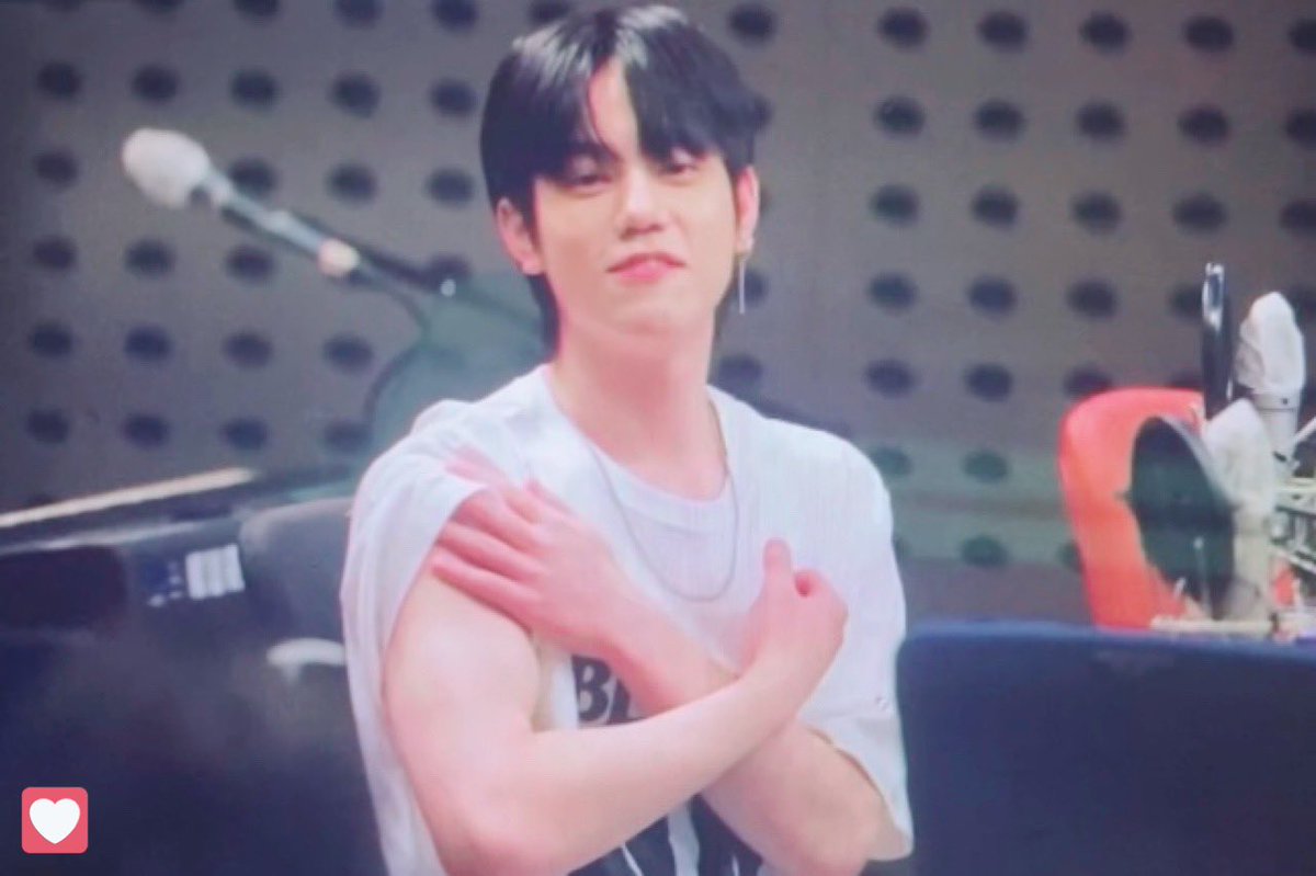 __Gavi's tweet photo. 220802

후니 팔근육 있어요.. 너무 있어요..

#엔플라잉 #차훈 #NFlying #Chahun ♥️ https://t.co/L2raApowP2