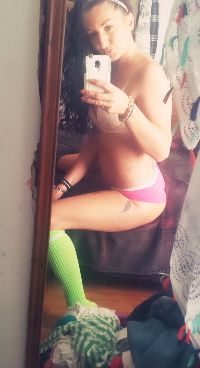 MiraSyx1998's tweet photo. Retweet, wenn du mich für Sex benutzten willst 💋 https://t.co/f2dRtfnmsg