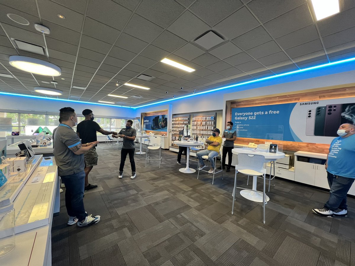 Ashantie_2's tweet photo. August meeting starting on the right direction with our 2 great leader’s sharing best practices for a successful month and year!! Thank you again for coming @dr_mfarhan @Hdncorp @One_FLA @Muhamma32149842 https://t.co/vfic4NNwS2
