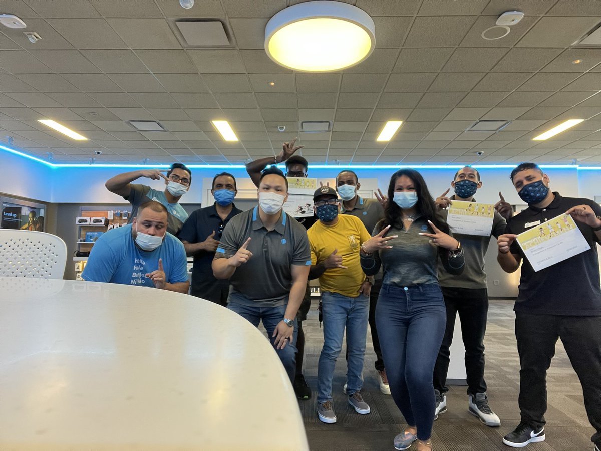 Ashantie_2's tweet photo. August meeting starting on the right direction with our 2 great leader’s sharing best practices for a successful month and year!! Thank you again for coming @dr_mfarhan @Hdncorp @One_FLA @Muhamma32149842 https://t.co/vfic4NNwS2