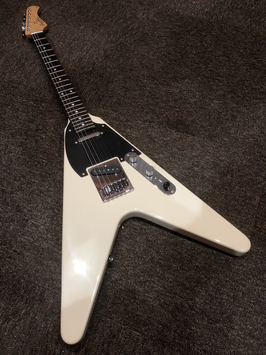 kohei_crucified's tweet photo. 気分転換にうちのテレキャス3連から6連縁無しに変更!めちゃくちゃ弾きやすくなったw
これコントロール部逆だよね!?初めからなんだけど… https://t.co/6Ke5jGEaPD