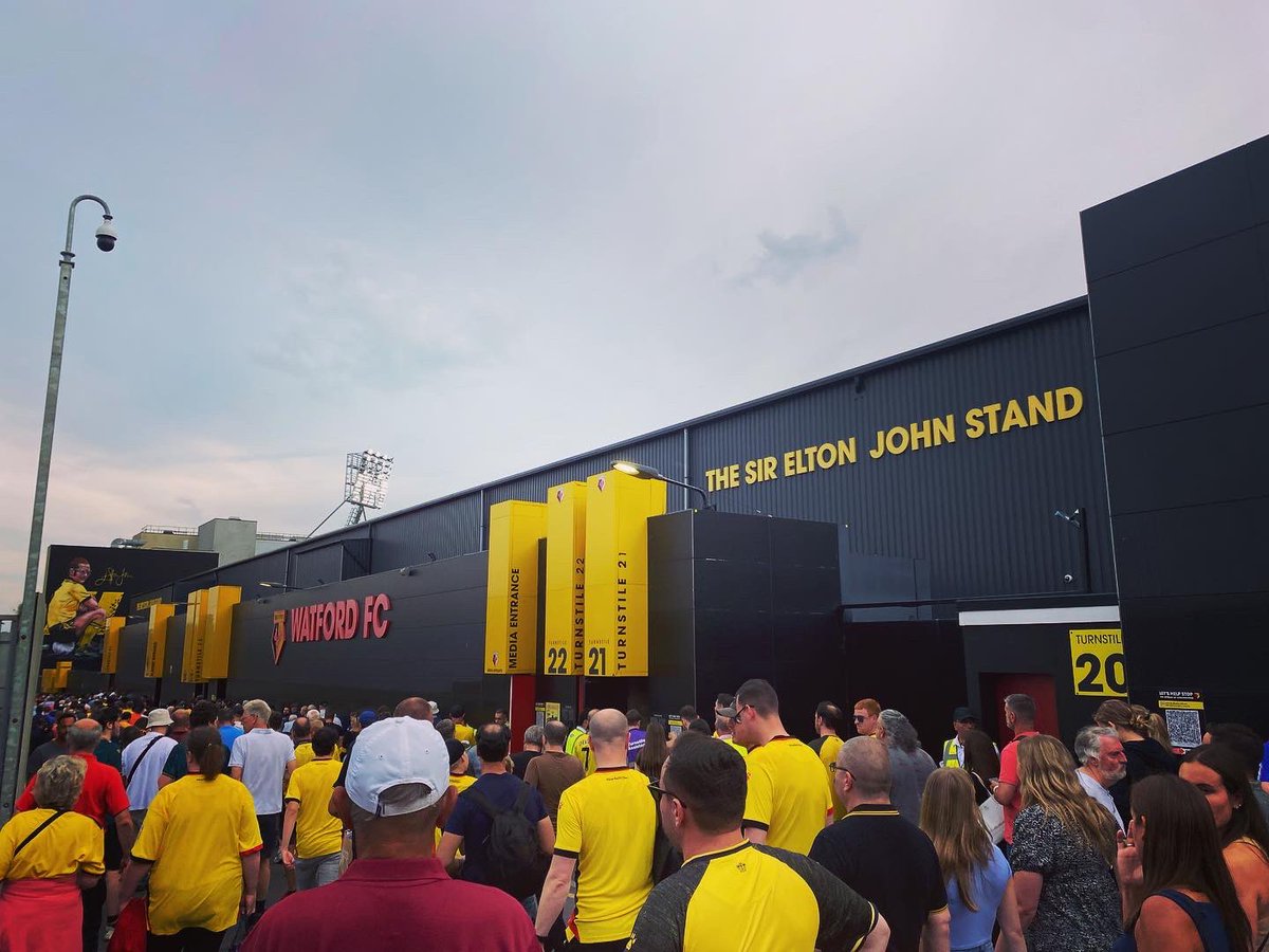 KayeHolland's tweet photo. Back at the Vic β€οΈπβ½οΈπ
.
#vicarageroad #vicarageroadstadium #wfc #watfordfc #football #footballtime #footballislife #footballisfamily #footballgirl #footballgame #footballdiaries #footballforlife #footballfan #footballisback #myclub #myteam #hornets #yellow https://t.co/5Mz2qVjlkA