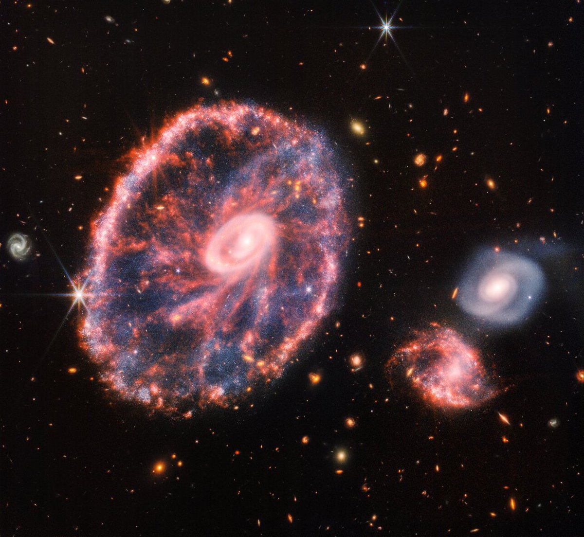 juandiegosoler's tweet photo. Alta resolución en 1987.
Alta resolución en 2022.
La galaxia de la rueda (PGC 2248), a 500 millones de años luz, revelada por el Telescopio Espacial James Webb. https://t.co/QqCo7RFrkI