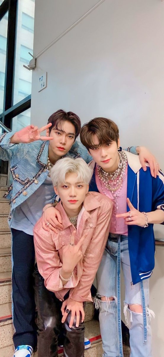 hacot's tweet photo. [ APPRECIATION POST ]

Gua gatau kenapa ngetweet gini. Dan meskipun ni orang berdua kurang ajar (alias gapernah sweet ke gua, tai emang), tapi gua tau mereka beneran peduli. Jadi di tweet ini gua mau bilang makasih atas semua yang udah kalian lakuin buat gua 🥺❤️ https://t.co/5xpQ5iWDzl
