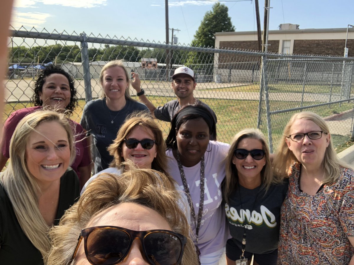 DADLG4th's tweet photo. Ready to kick off a great school year #jonesjags #grow https://t.co/A2EeCHv2Mh