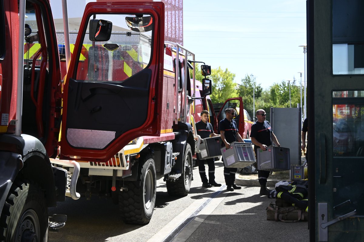sdis01's tweet photo. #FDF2022 La colonne #SERA1 a été désengagée. Le #GIFF01 est de retour dans l’#Ain en cette fin d'après-midi. Rangement des matériels, nettoyage & reconditionnement des engins ac avec l’aide des agents du serv. logistique. Ensuite, place au repos, bien mérité. Bravo à tous ! https://t.co/J2VHtROacd