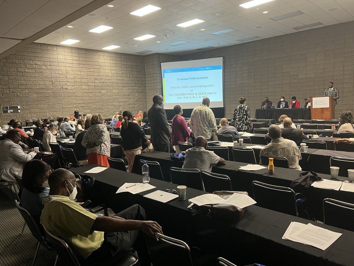 Hi #MedTwitter , wanted to expose everyone to what a room of black OB/Gyn physicians looks like #BlackObGyn #NMA2022ATL #NMA2022 #NMA