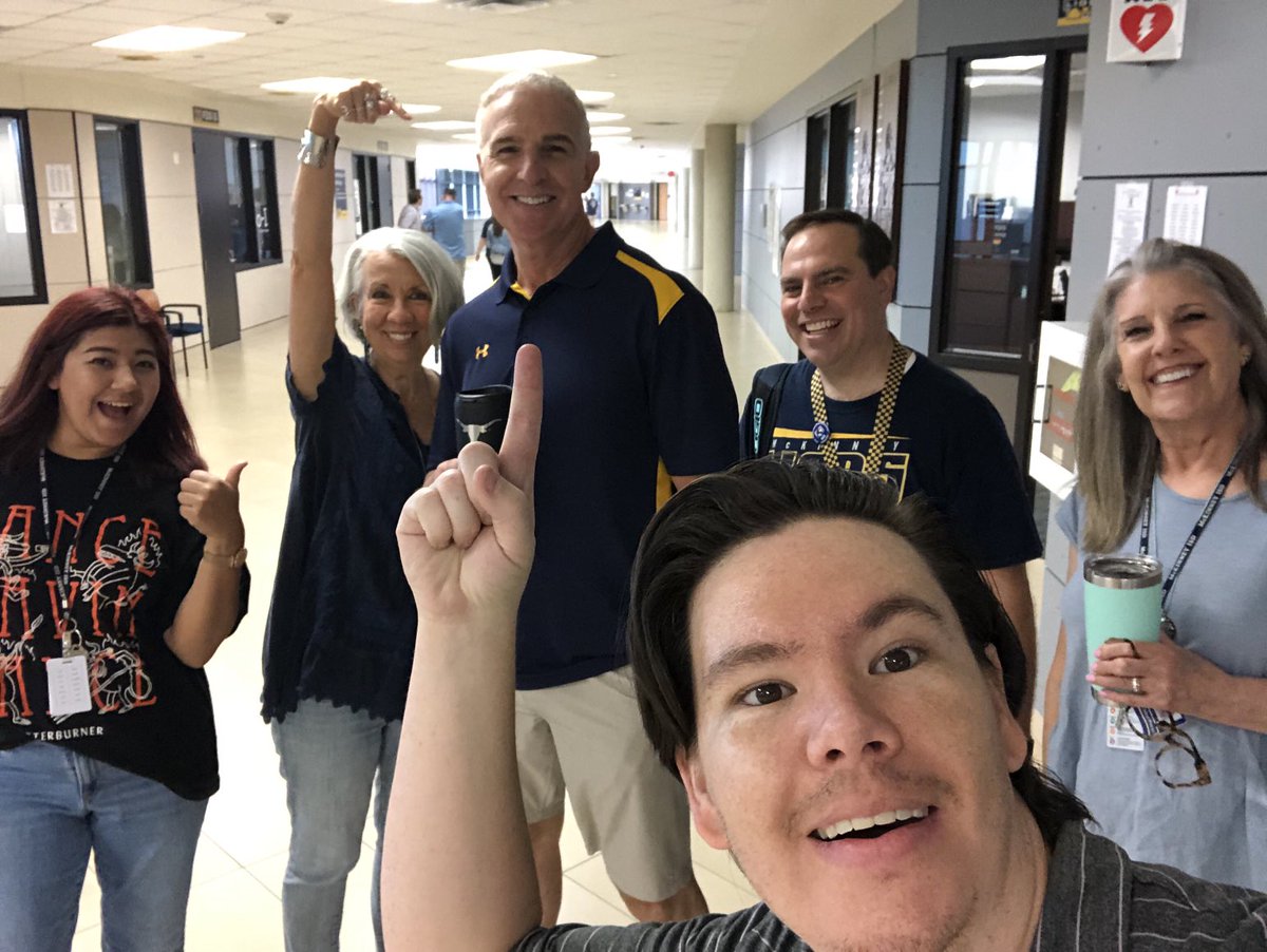 MHSChoir's tweet photo. Team awesome #bettertogether ⁦@MHSLions⁩ https://t.co/0BX5O1FP8R